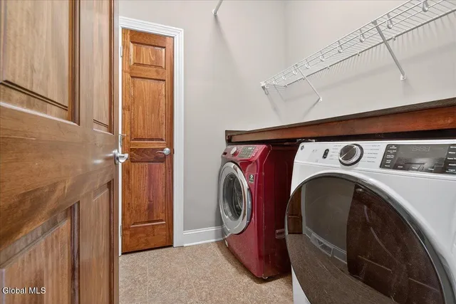 $575,000 | 18 Lakepointe Way, Saratoga Springs, NY 12866