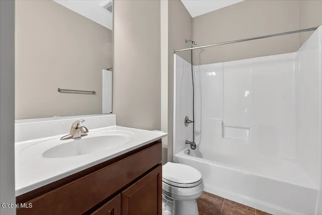 $575,000 | 18 Lakepointe Way, Saratoga Springs, NY 12866