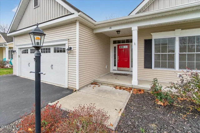$575,000 | 18 Lakepointe Way, Saratoga Springs, NY 12866