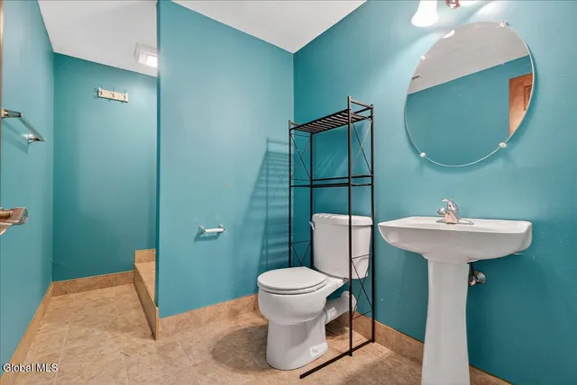 $575,000 | 18 Lakepointe Way, Saratoga Springs, NY 12866