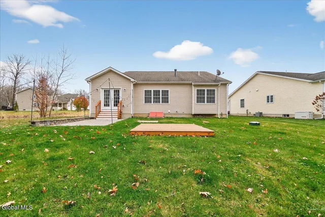 $575,000 | 18 Lakepointe Way, Saratoga Springs, NY 12866