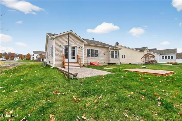 $575,000 | 18 Lakepointe Way, Saratoga Springs, NY 12866