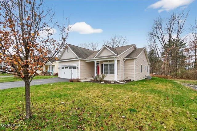 $575,000 | 18 Lakepointe Way, Saratoga Springs, NY 12866