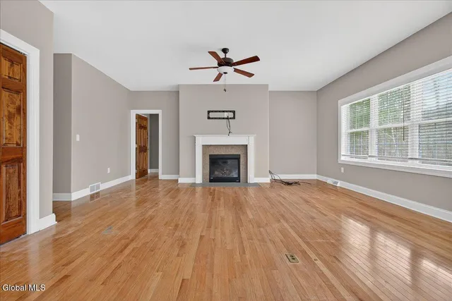 $575,000 | 18 Lakepointe Way, Saratoga Springs, NY 12866