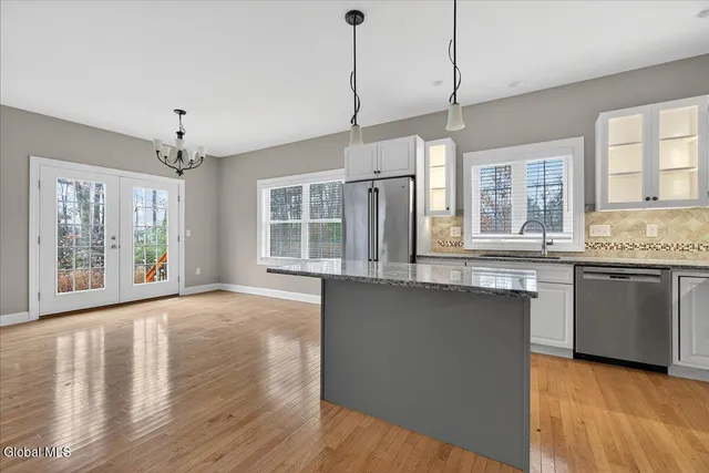 $575,000 | 18 Lakepointe Way, Saratoga Springs, NY 12866