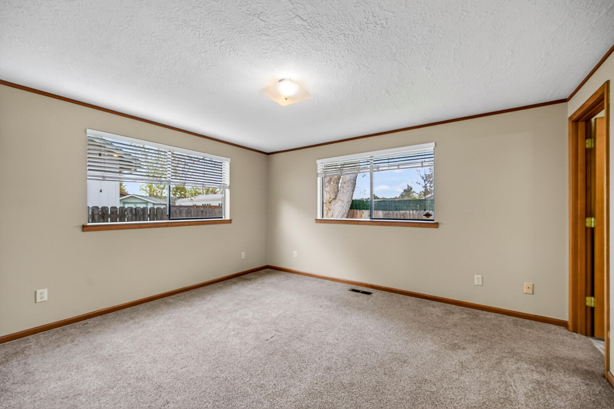 2747 Southwest 23rd Street Redmond, OR 97756 - Photo 26 of 38 Primary bedroom