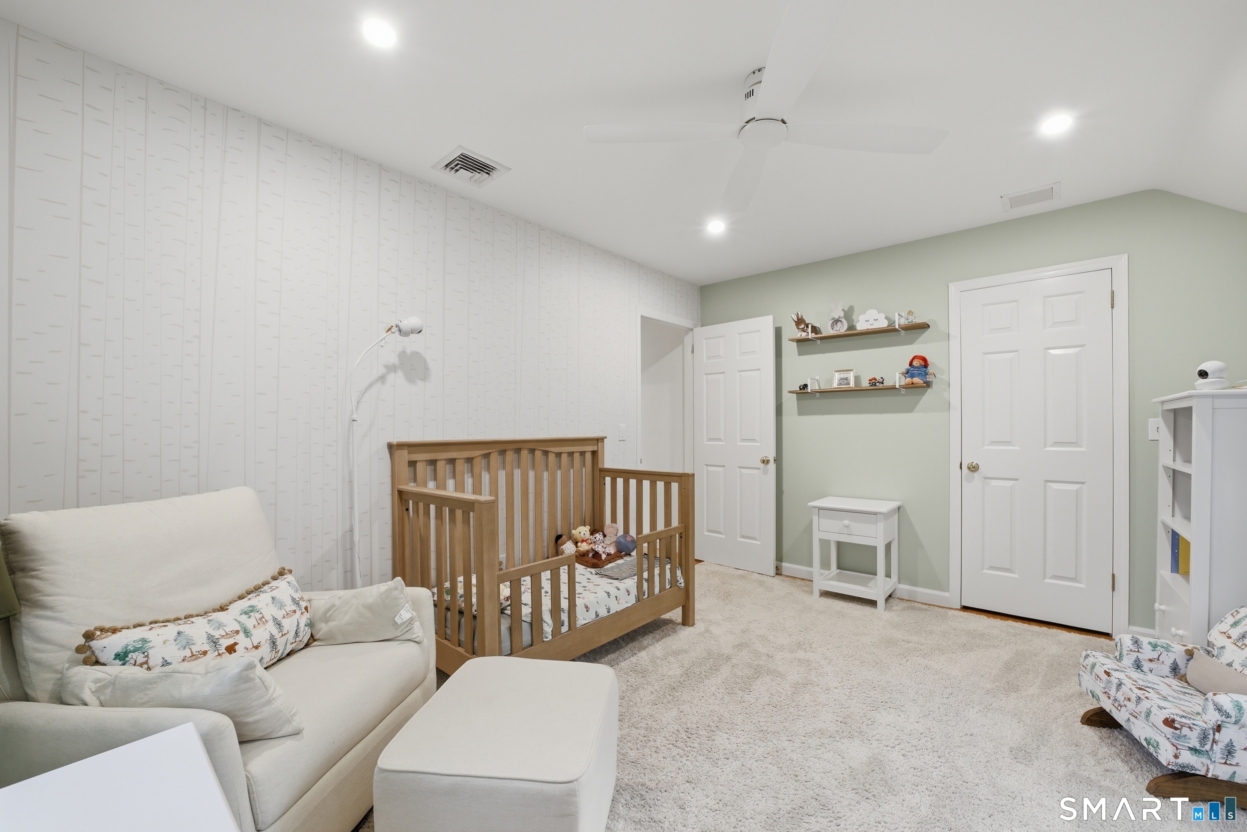 14 Woodchuck Lane Ridgefield, CT 06877 - Photo 27 of 39 Upper Level Third Bedroom