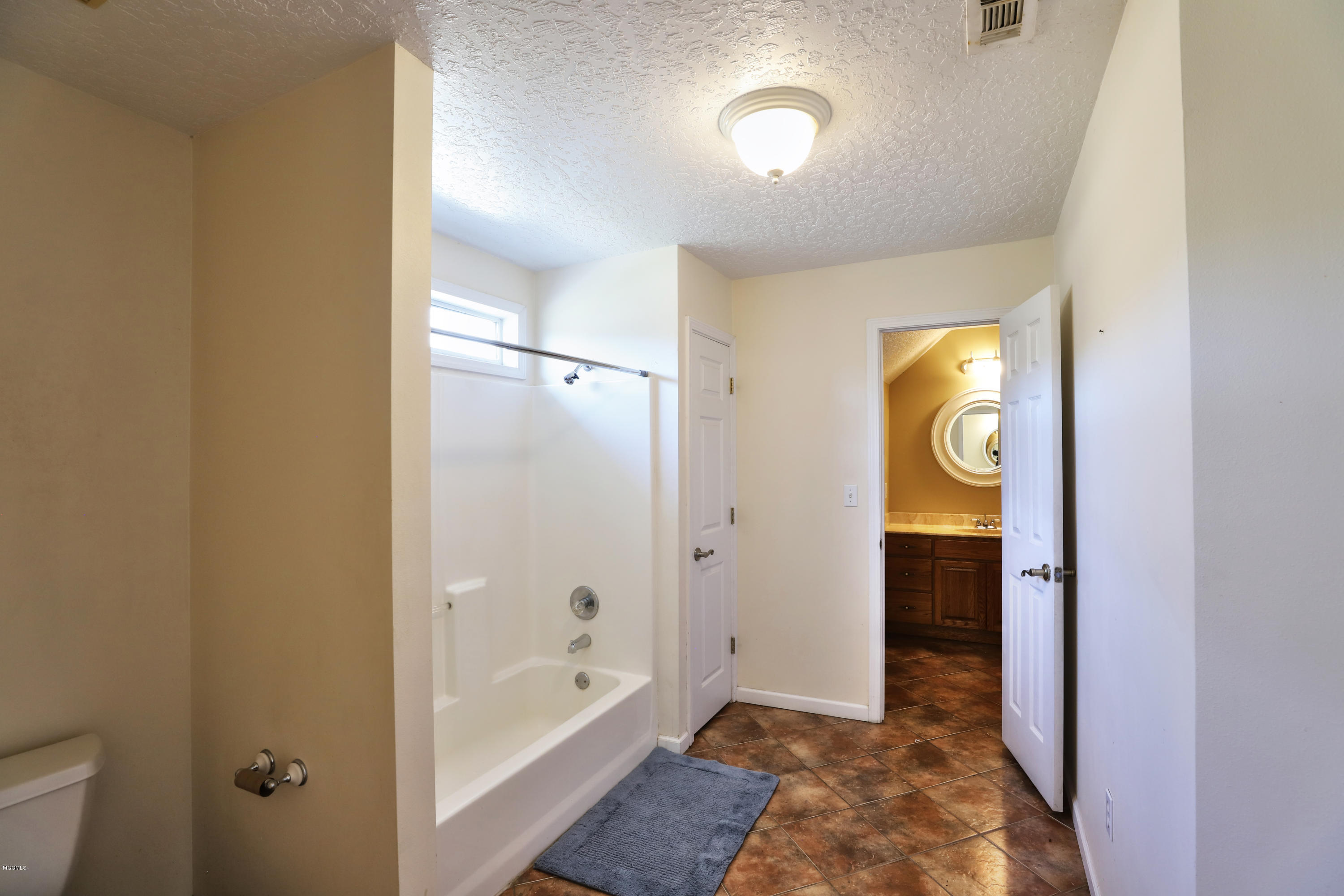 14405 Timber Ridge Drive Moss Point, MS 39562 - Photo 21 of 23 Upstairs Middle Bath