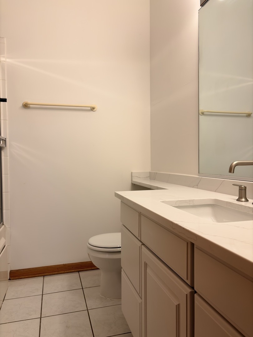 4101 North Kenmore Avenue, Unit 2S Chicago, IL 60613 - Photo 8 of 11 a bathroom with a sink and toilet