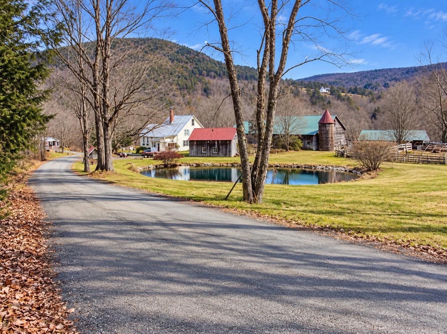 72 Wood Road Hartford, VT 05059 - Photo 2 of 11 Gallery Image 2
