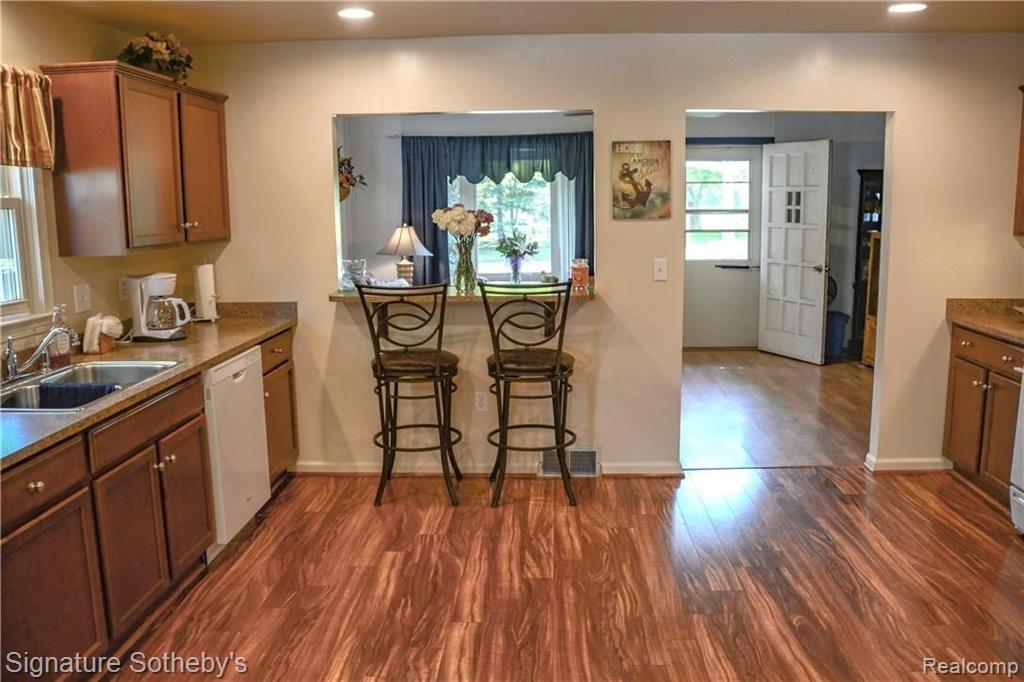 2677 Hessel Avenue Rochester Hills, MI 48307 - Photo 11 of 24