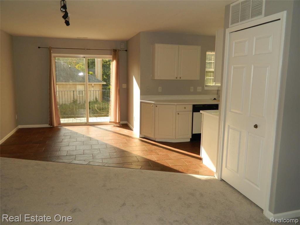 1453 Chesapeake Road, Unit 40 Royal Oak, MI 48067 - Photo 7 of 17