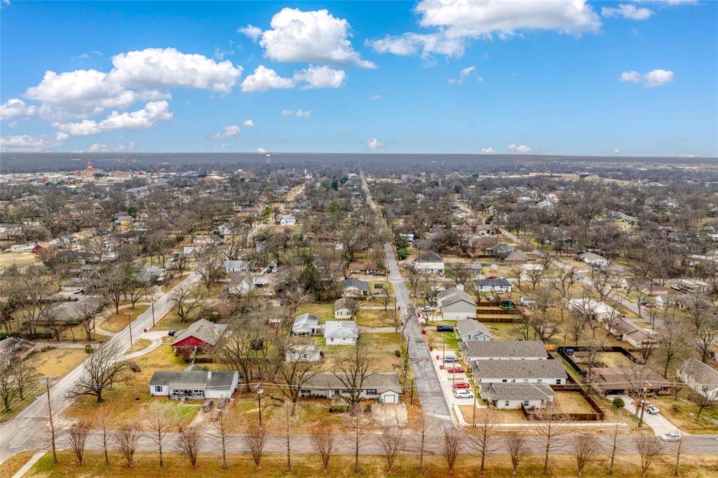903 Lynn Street Bonham, TX 75418 - Photo 28 of 29 an aerial view of multiple house
