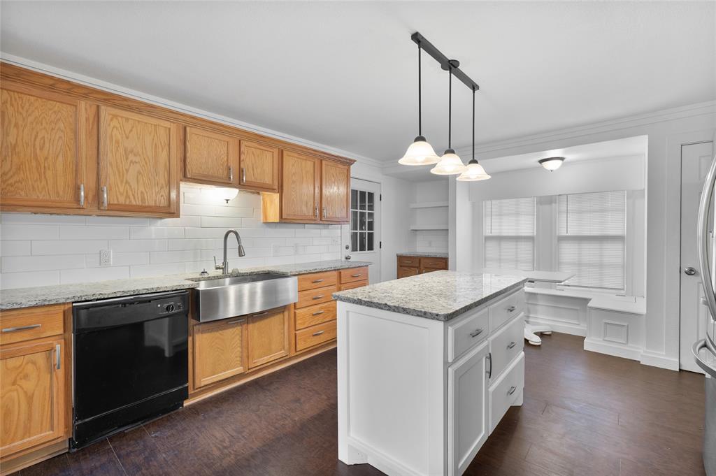 903 Lynn Street Bonham, TX 75418 - Photo 9 of 29 a kitchen that has a lot of cabinets in it