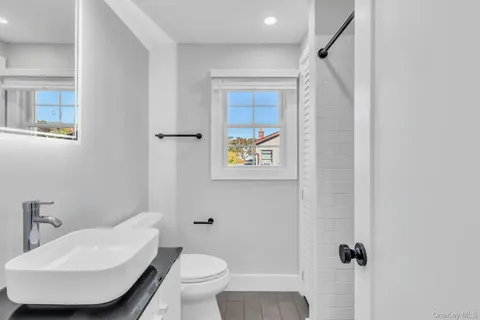 $1,175,000 | 2 Roosevelt Street, Bayville, NY 11709