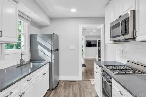 $1,175,000 | 2 Roosevelt Street, Bayville, NY 11709