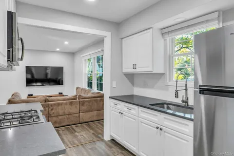 $1,175,000 | 2 Roosevelt Street, Bayville, NY 11709