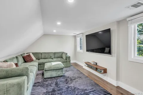 $1,175,000 | 2 Roosevelt Street, Bayville, NY 11709