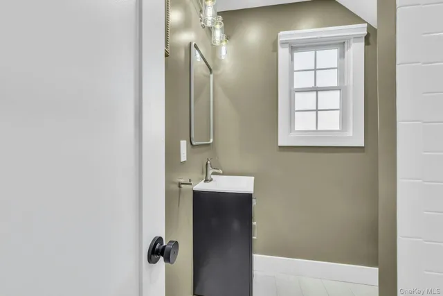 $1,175,000 | 2 Roosevelt Street, Bayville, NY 11709