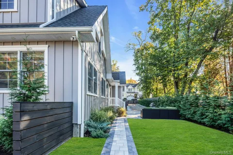 $1,175,000 | 2 Roosevelt Street, Bayville, NY 11709