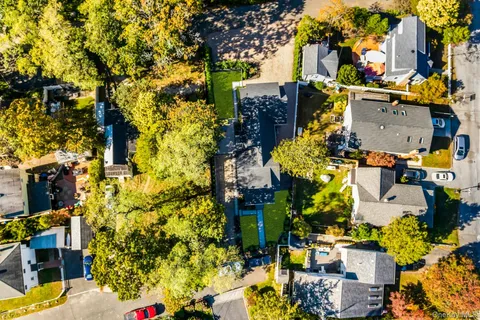 $1,175,000 | 2 Roosevelt Street, Bayville, NY 11709