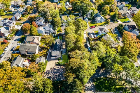 $1,175,000 | 2 Roosevelt Street, Bayville, NY 11709