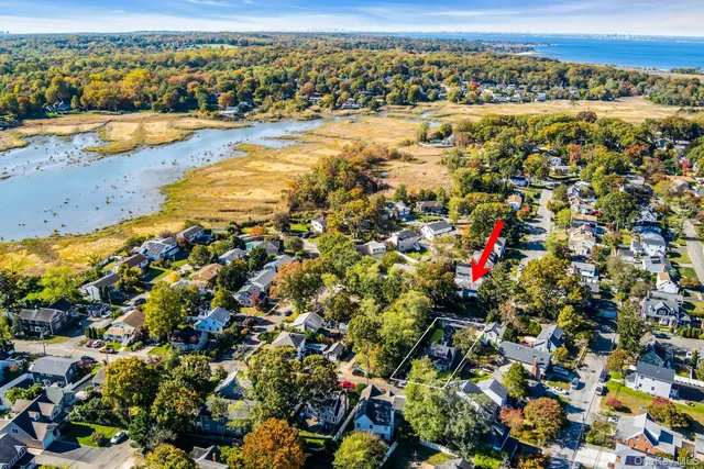 $1,175,000 | 2 Roosevelt Street, Bayville, NY 11709