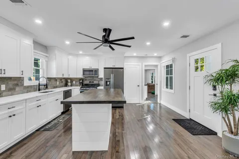 $1,175,000 | 2 Roosevelt Street, Bayville, NY 11709