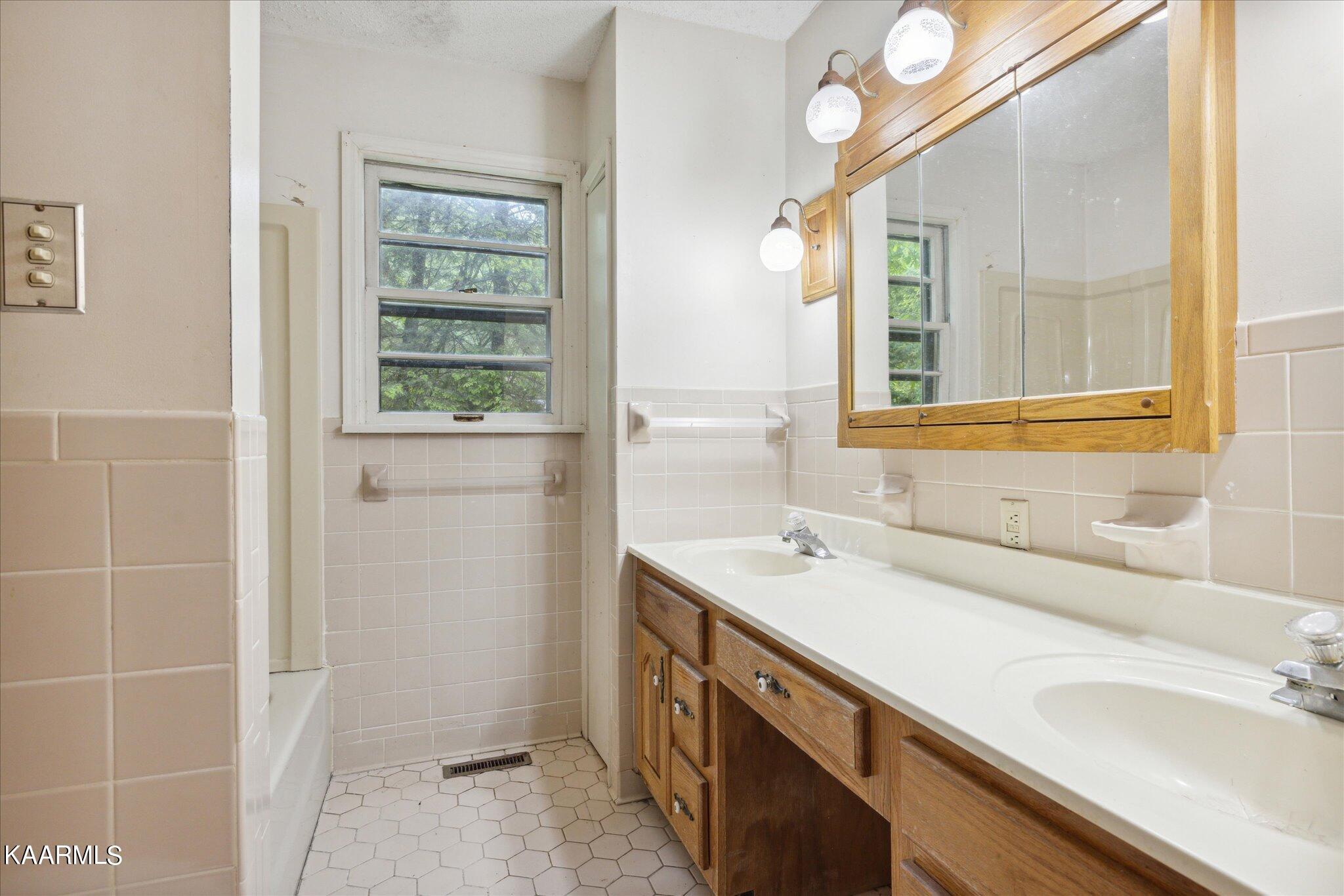 5821 Briercliff Road Knoxville, TN 37918 - Photo 17 of 25 20-IMG_0096