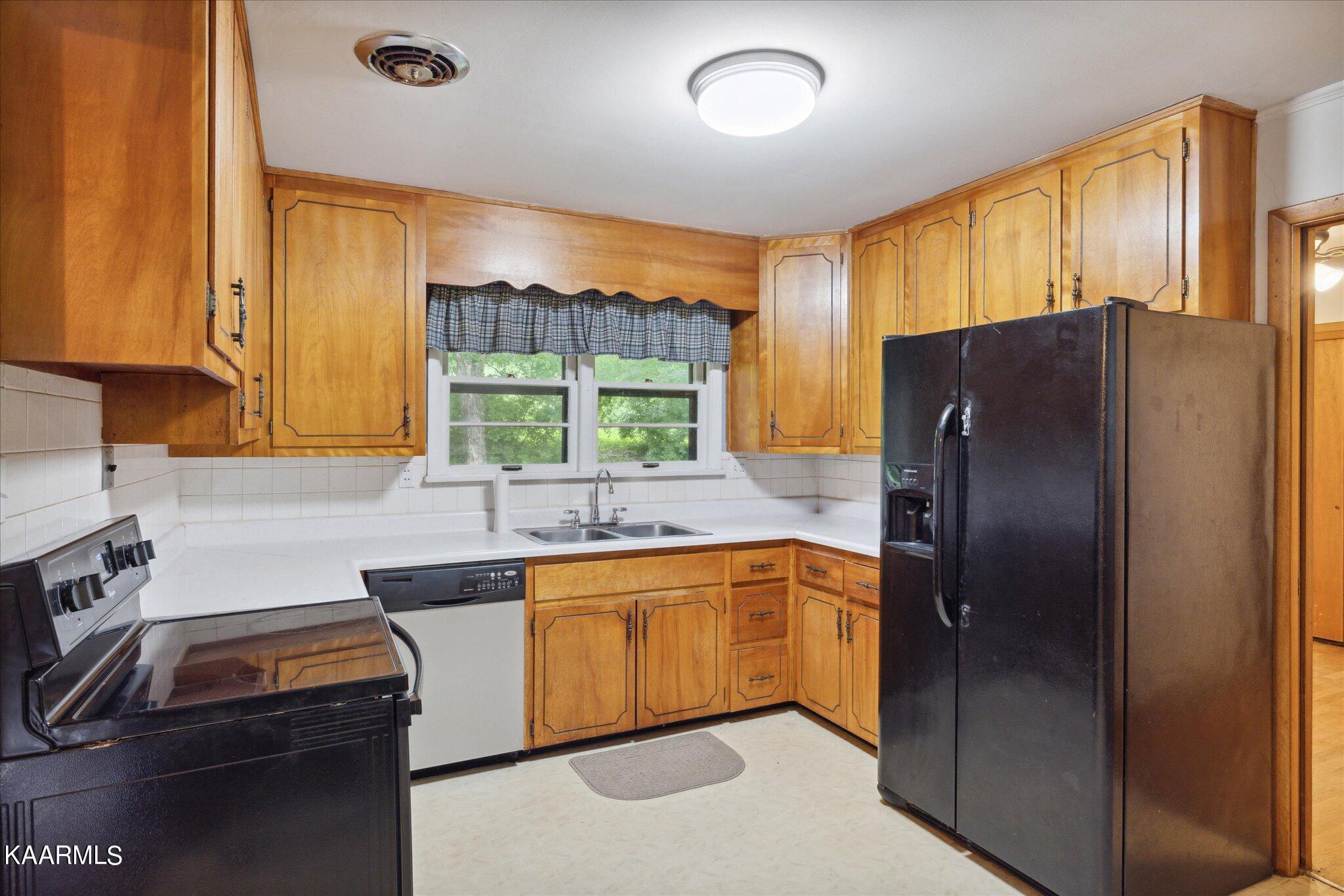5821 Briercliff Road Knoxville, TN 37918 - Photo 8 of 25 11-IMG_0051