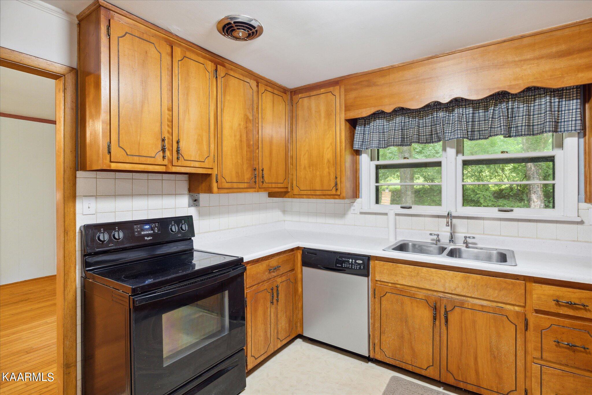 5821 Briercliff Road Knoxville, TN 37918 - Photo 9 of 25 12-IMG_0056
