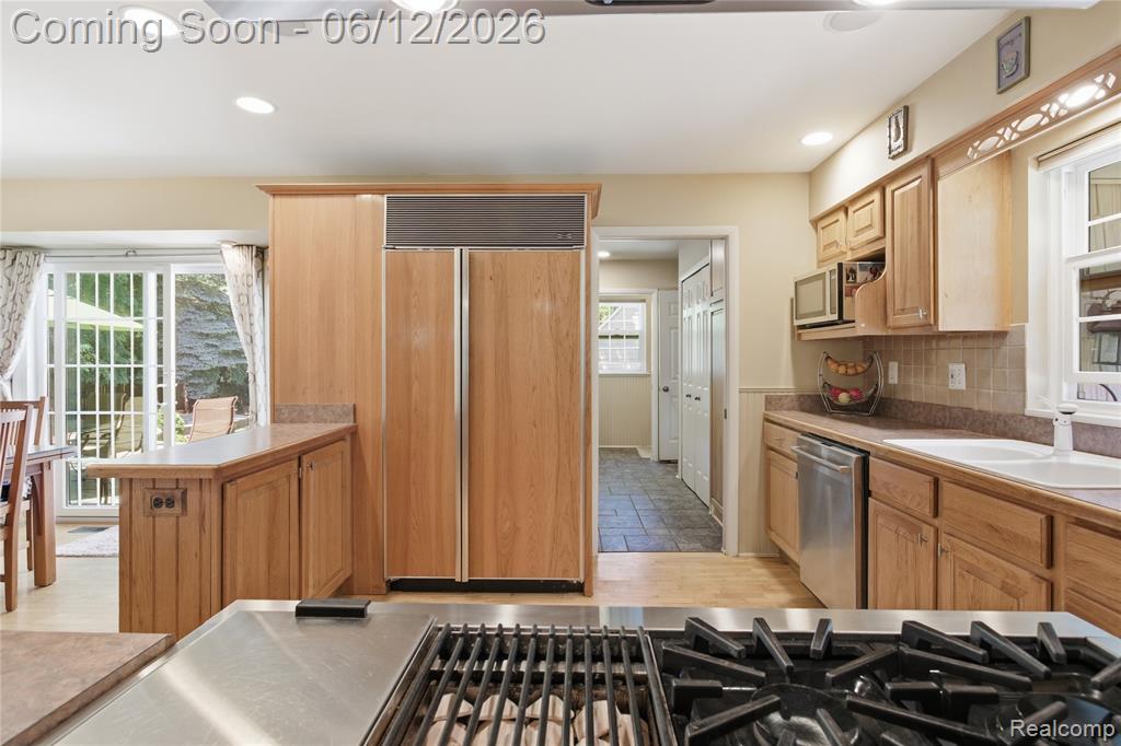 830 Hemingway Road Lake Orion, MI 48362 - Photo 14 of 70