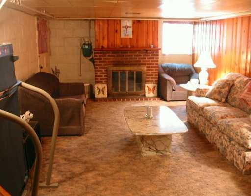 222 Prestley Road Bridgeville, PA 15017 - Photo 7 of 7 Den/Family/Great Room.