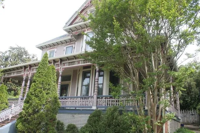 a view of a house with a yard and plants