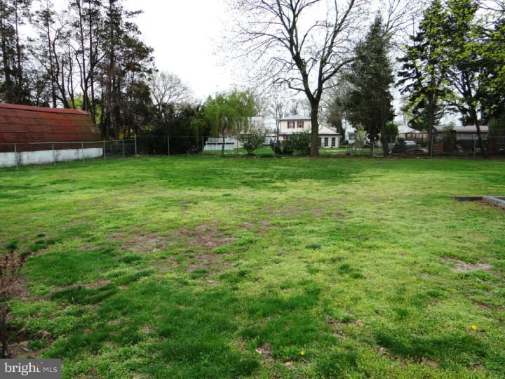 2225 Edgely Road Levittown, PA 19057 - Photo 22 of 24 Back Yard