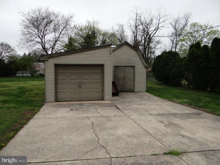 2225 Edgely Road Levittown, PA 19057 - Photo 24 of 24 Garage