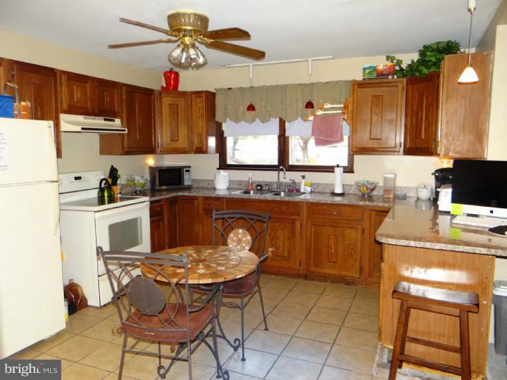 2225 Edgely Road Levittown, PA 19057 - Photo 8 of 24 Kitchen