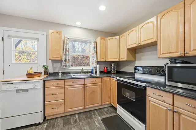 $265,000 | 40 Woodridge Drive, Unit 40, Cheshire, CT 06410