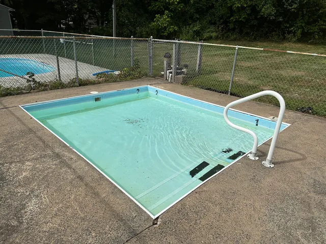 $265,000 | 40 Woodridge Drive, Unit 40, Cheshire, CT 06410