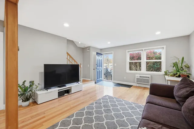 $265,000 | 40 Woodridge Drive, Unit 40, Cheshire, CT 06410