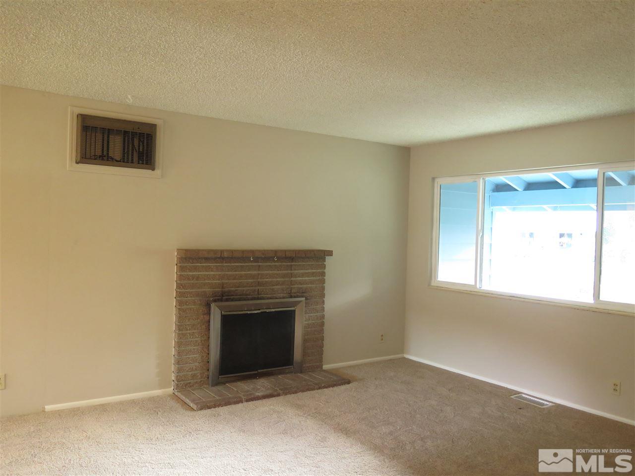 1825 Hawthorne Road Reno, NV 89502 - Photo 4 of 21 an empty room with windows