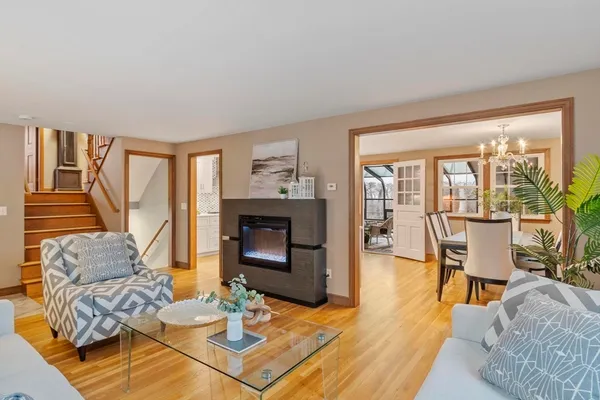 $900,000 | 11 Ethelyn Circle, Maynard, MA 01754