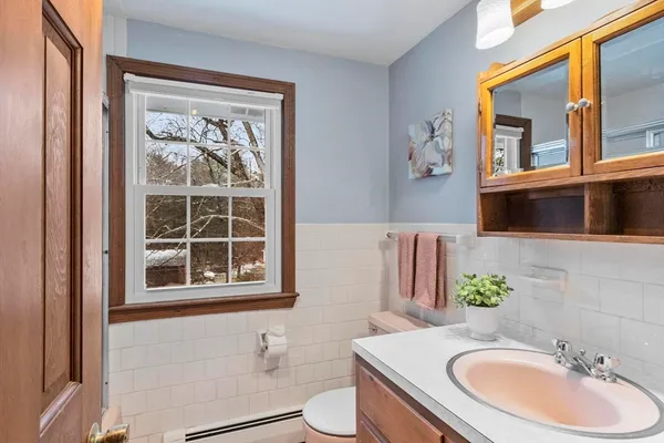 $900,000 | 11 Ethelyn Circle, Maynard, MA 01754