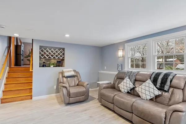 $900,000 | 11 Ethelyn Circle, Maynard, MA 01754