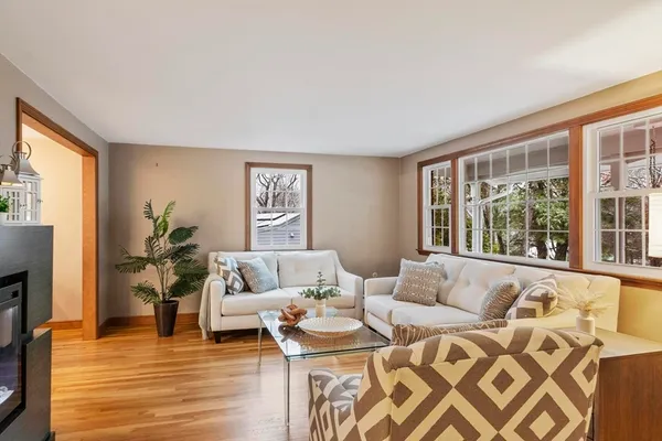 $900,000 | 11 Ethelyn Circle, Maynard, MA 01754