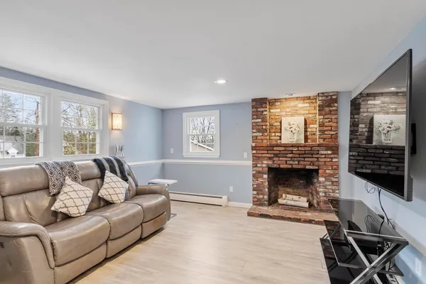 $900,000 | 11 Ethelyn Circle, Maynard, MA 01754