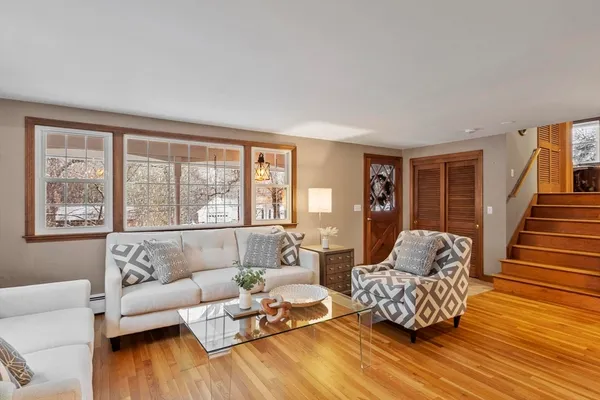 $900,000 | 11 Ethelyn Circle, Maynard, MA 01754