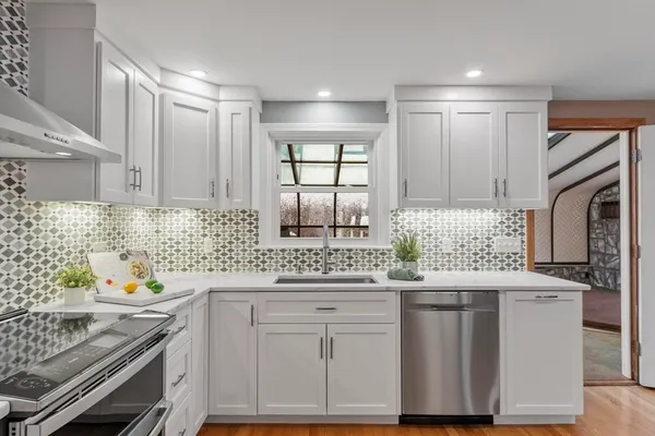 $900,000 | 11 Ethelyn Circle, Maynard, MA 01754