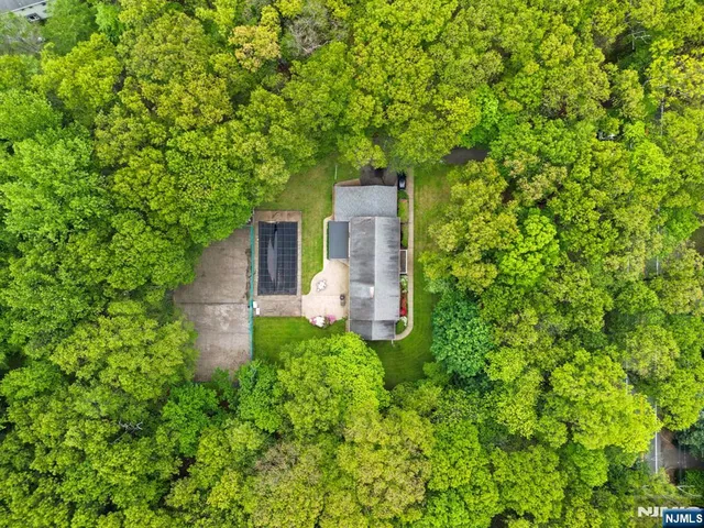 $2,149,000 | 75 Woodcliff Lake Road, Saddle River, NJ 07458