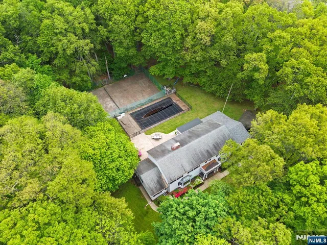 $2,149,000 | 75 Woodcliff Lake Road, Saddle River, NJ 07458